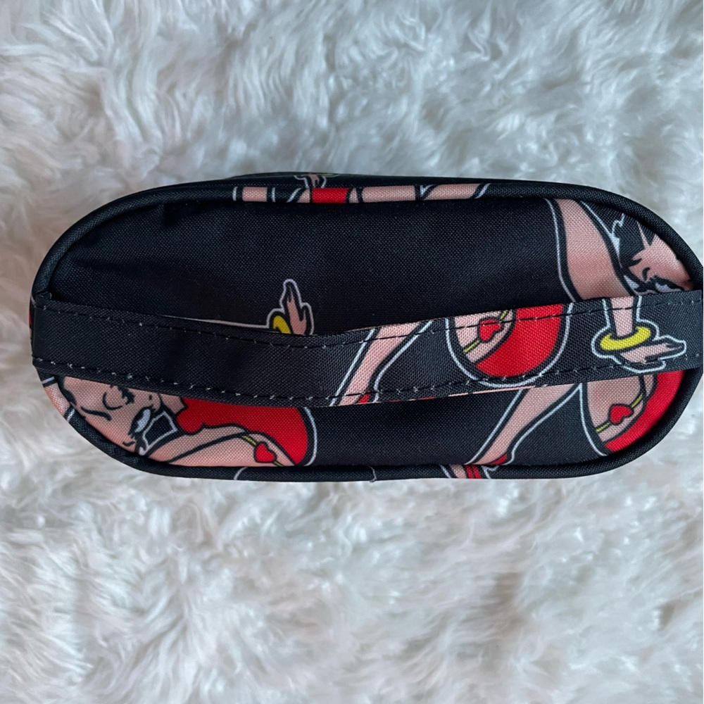 BETTY BOOP TRAIN MAKEUP CASE - Picture 2 of 4